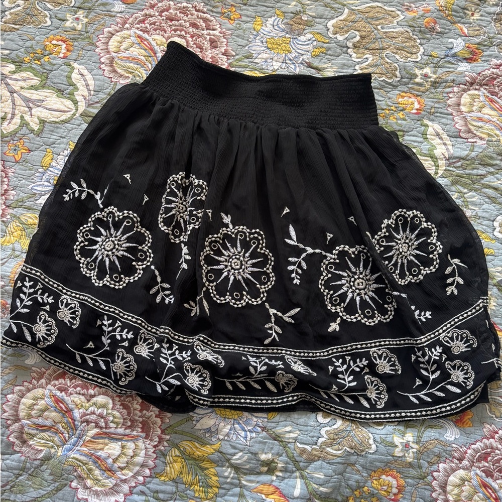 White House Black Market Black Skirt with White Floral Embroidery